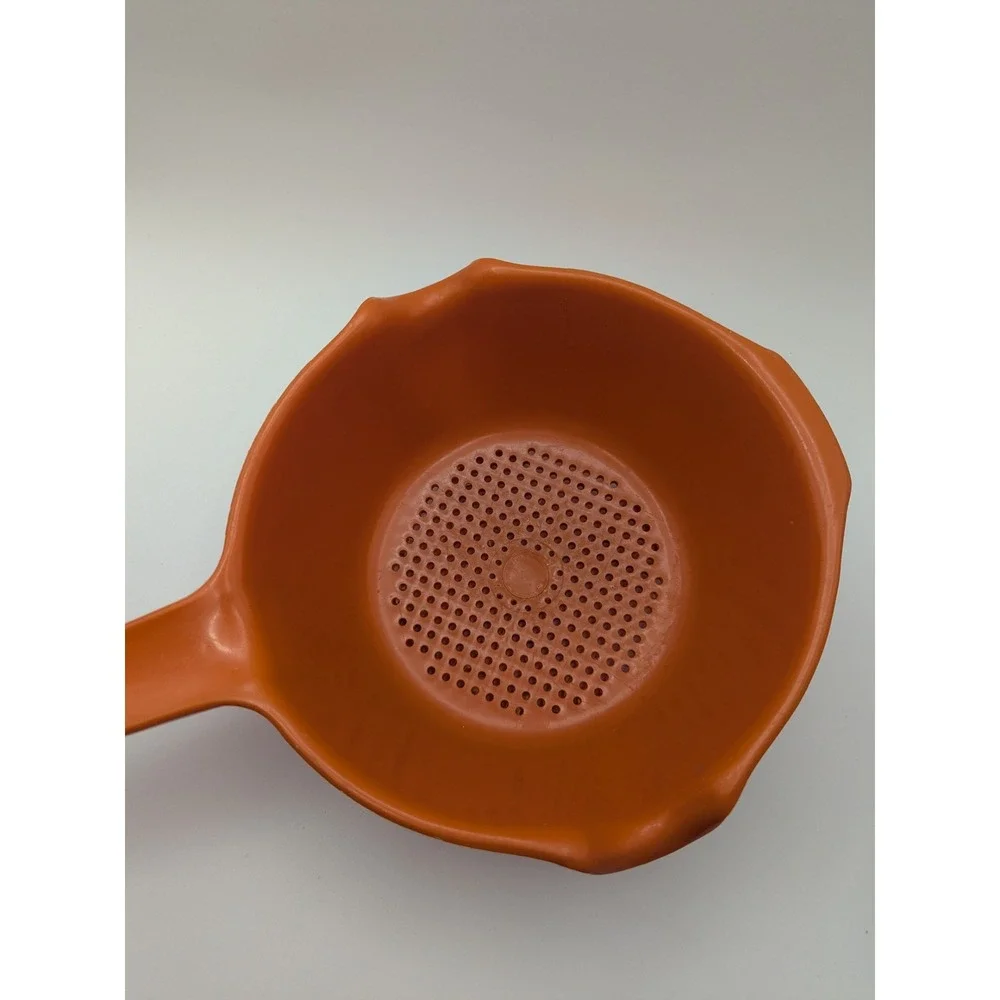 Rubbermaid Orange Plastic Vintage Handheld Colander Strainer 2 Spout 2930 Retro